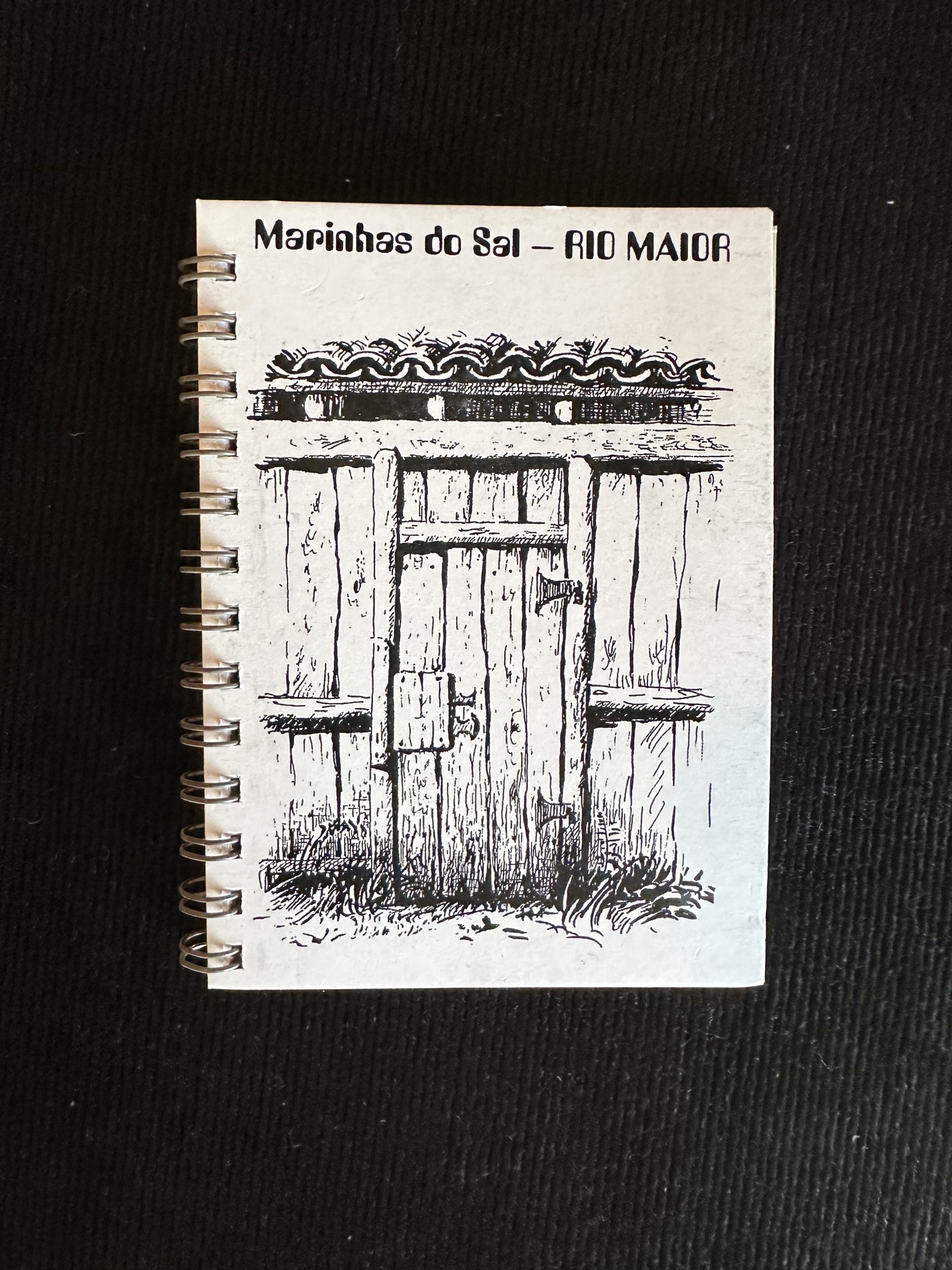 Caderno de notas A6 com folhas lisas